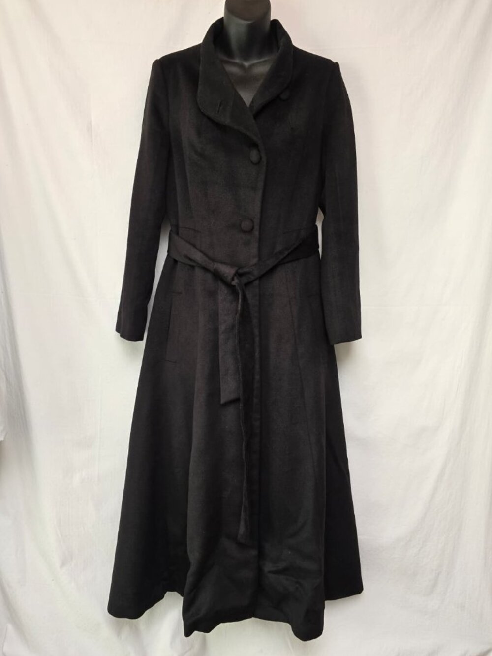 Women’s Long Vintage Wool Coat – Size M